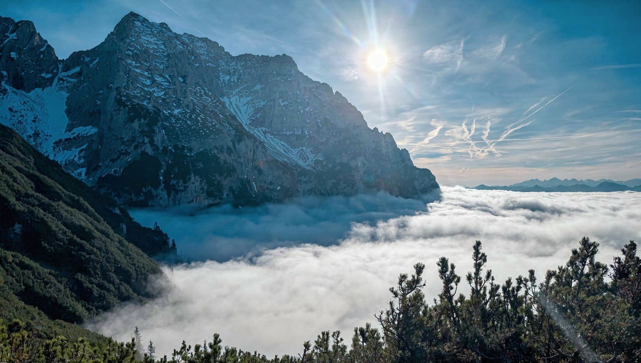 Alpenpanorama im kühlen Morgenlicht